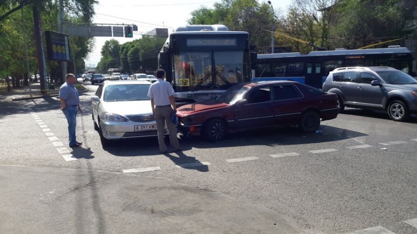 В Алматы при ДТП с пассажирским автобусом пострадал ребенок