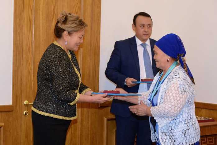 Ко Дню города сто алматинских семей получили ключи от квартир