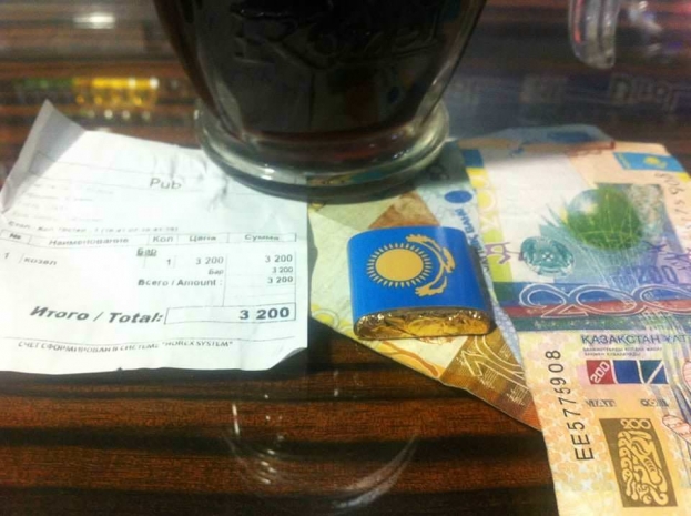 В аэропорту Алматы иностранцу продали пиво за 3200 тенге