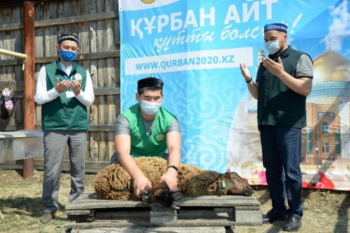 81 тысяче семей было распределено жертвенное мясо на Курбан айт
