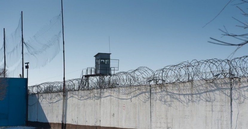 Называют «оно» и провоцируют на стычки — адвокат о жизни трансгендера в колонии