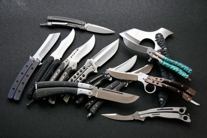 72 ножа в клумбе на детской площадке обнаружили в Караганде