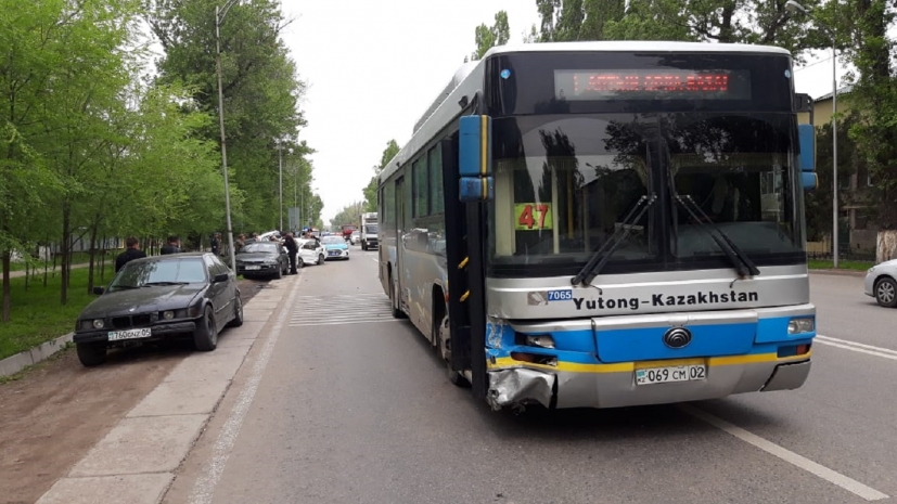 Двое детей пострадали в ДТП с автобусом в Алматы