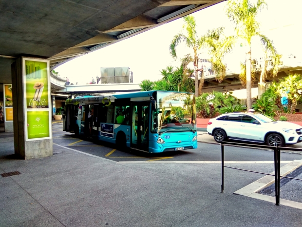 За отказ везти пассажиров без масок убили водителя автобуса во Франции