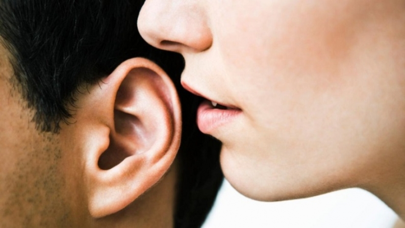 В Китае шепот сочли непристойностью