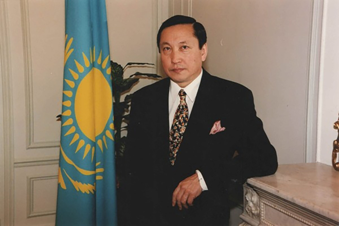 Ветеран дипломатии Тлеухан Кабдрахманов награжден орденом Достық І степени