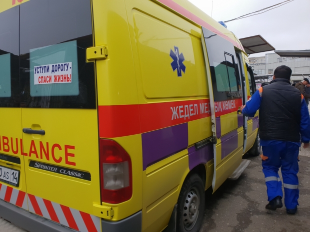 Отец заболевшего ребенка избил бригаду скорой помощи в Павлодаре