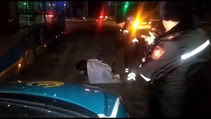 В Алматы автобус переехал женщину