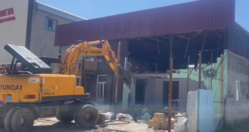 Незаконное строение снесли в Алматинской области