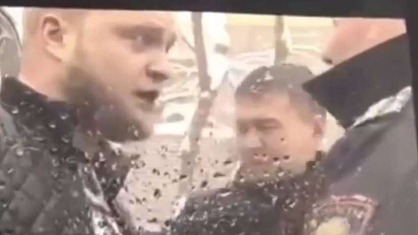 Оскорблявший полицейского казахстанец имеет 18 неоплаченных штрафов