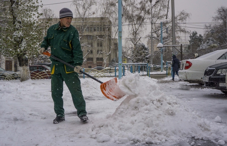 Спецтехники для уборки снега не хватает в Атырау