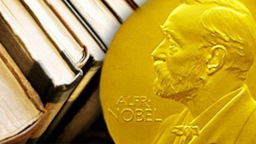 Нобелевскую премию по литературе в 2019 году вручат дважды