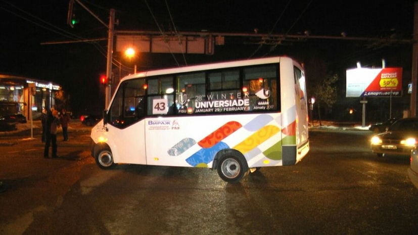 Автобус Универсиады стал участником ДТП. ФОТО