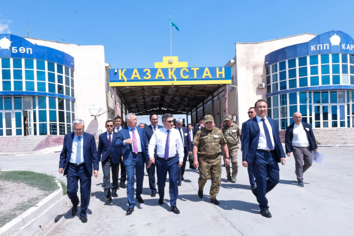 Премьер раскритиковал затягивание сроков модернизации пропускных пунктов в Жамбылской области