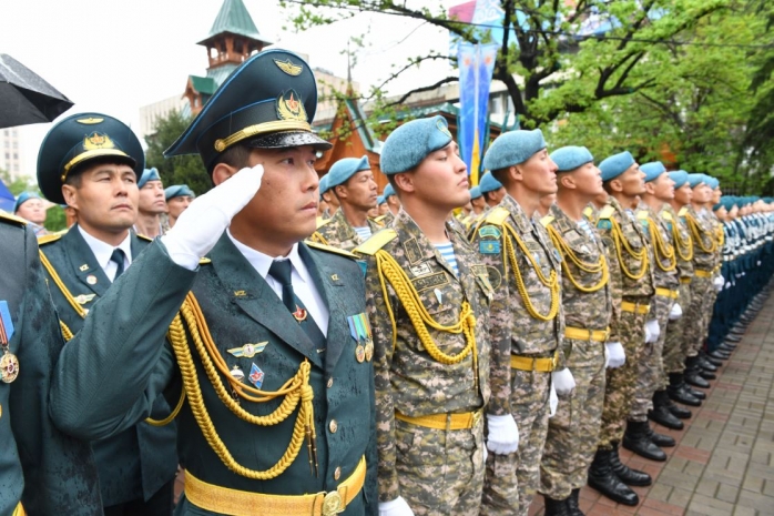 Аким Алматы поздравил горожан с Днем защитника Отечества