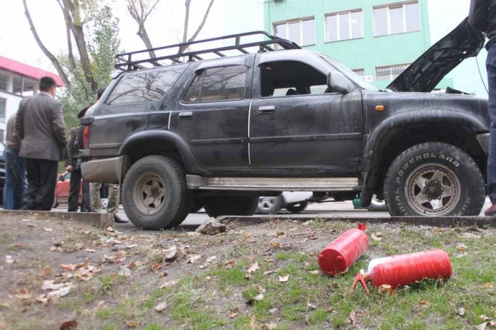 В Алматы загорелся автомобиль (ФОТО)