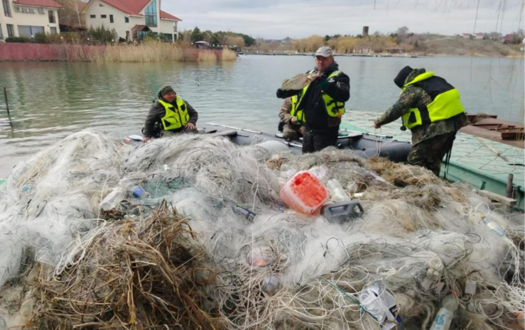 20 километров незаконно установленных сетей снято на Капшагайском водохранилище