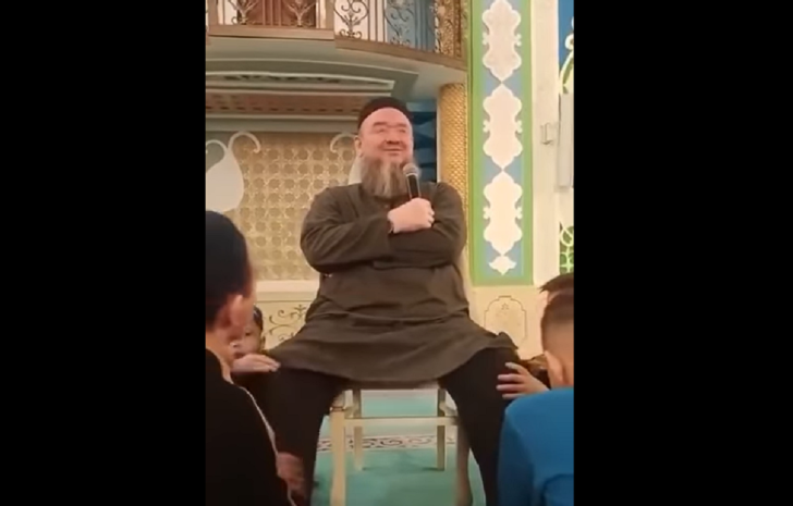 Делали массаж ног: наставника медресе в Сарыагаше требуют привлечь к ответственности