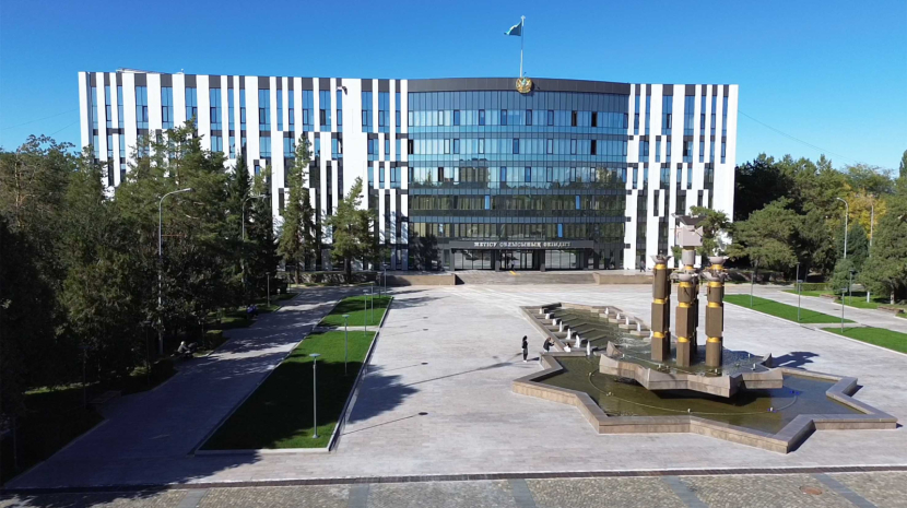 Почему акимат области Жетысу против казахской поэзии — обзор СМИ