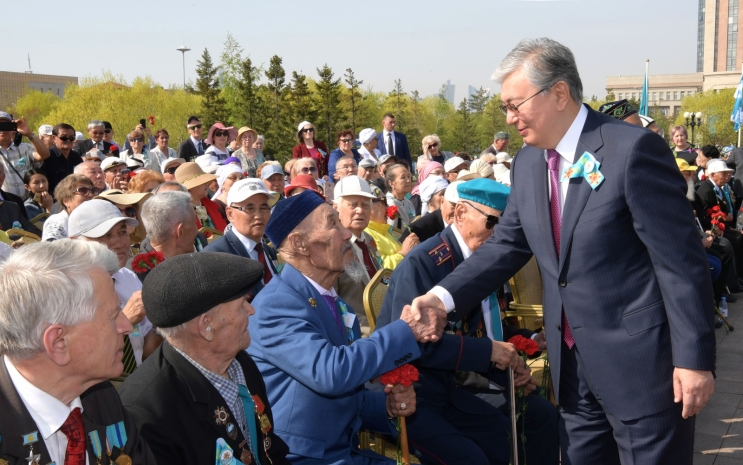 Касым-Жомарт Токаев поздравил казахстанцев с Днем Победы