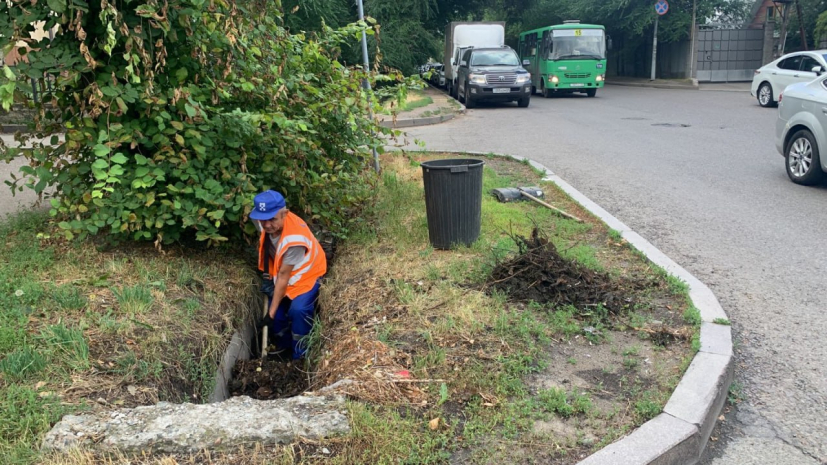 Работы по очистке арычной системы проводят в Алматы