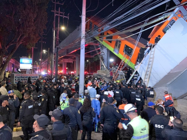 20 человек погибли при обрушении моста в Мехико