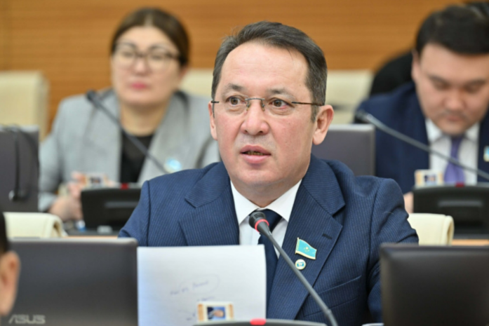 Мажилисмен лишен мандата депутата из-за фактов с домогательствами