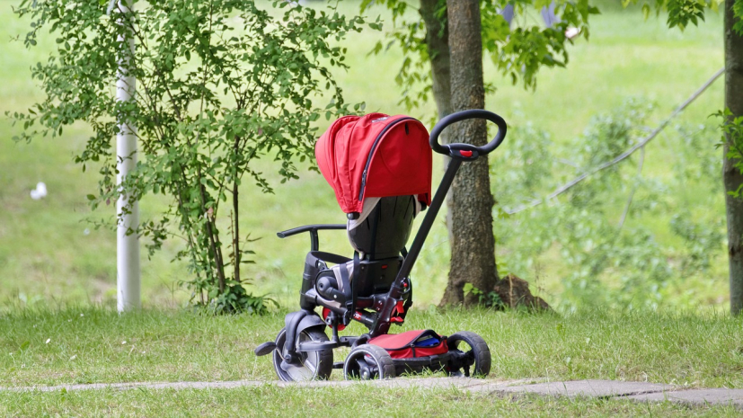 Ребенок выпал из окна: женщина собрала с коллег средства на лечение и уехала отдыхать в Турцию