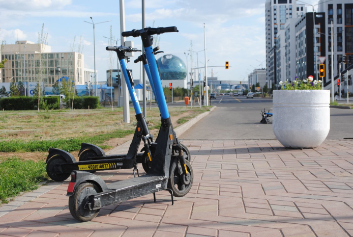 МВД обещает наказать кикшеринговые компании в Казахстане