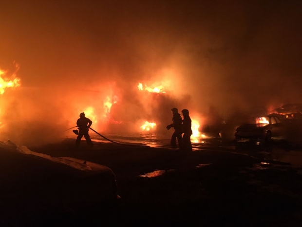 В Шымкенте сгорели 45 автомобилей и здание