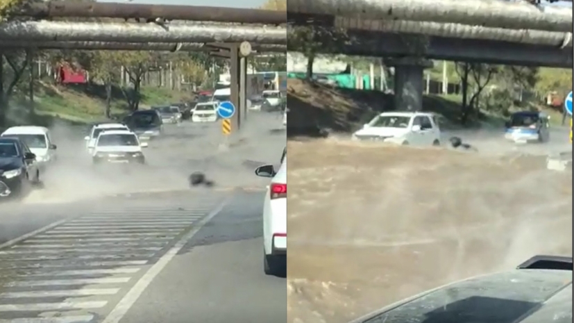 Из-за изношенной трубы прорвало теплотрассу в Алматы