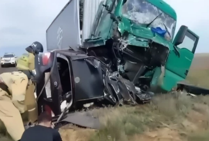 Шесть человек погибли в ДПТ на трассе Самара – Шымкент