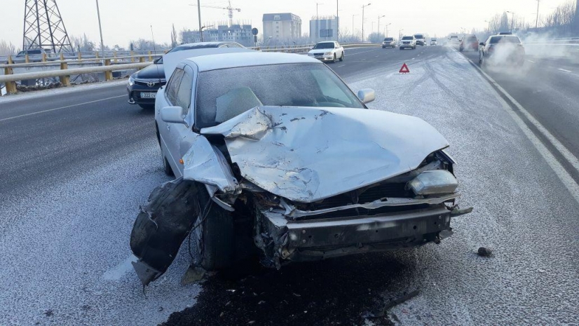 Субботнее утро в Алматы — два ДТП на Саина