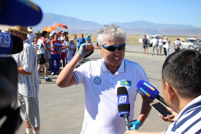 Арыстанбек Мухамедиулы пригласил «вбежать в 2019 год»