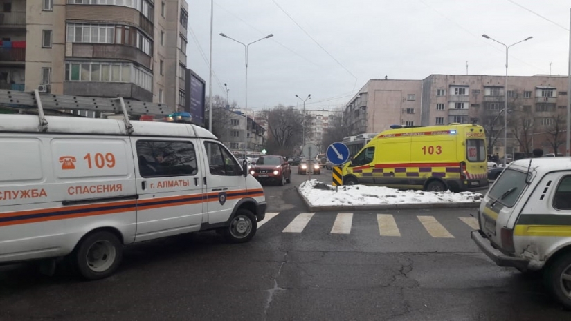 Взрывное устройство ищут в отделении одного из коммерческих банков в Алматы