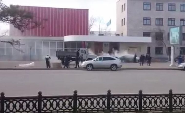 В Павлодаре во время субботника загорелся автомобиль