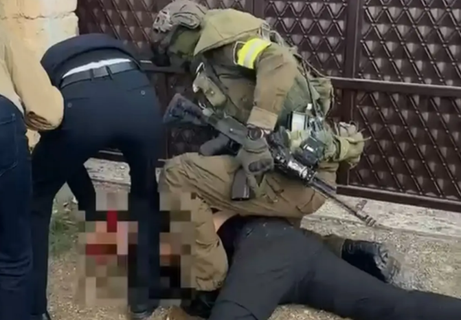 Схрон с крупной партией наркотиков и оружием обнаружен в пригороде Актау