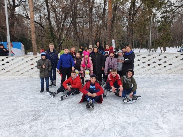 Дети с особыми потребностями встали на коньки в Алматы