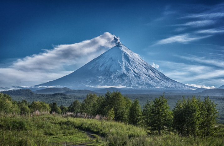 В результате сейсмической активности на Камчатке проснулись вулканы