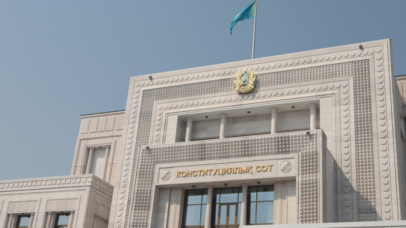 Конституционность нормы о страховых премиях проверят в Казахстане