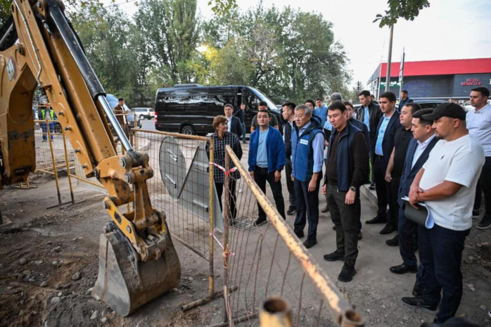 Ускорить реконструкцию водопровода в Жетысуском районе поручил аким Алматы