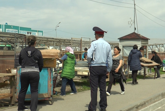 На рынках «барахолки» Алматы ликвидировано более 100 точек стихийной торговли