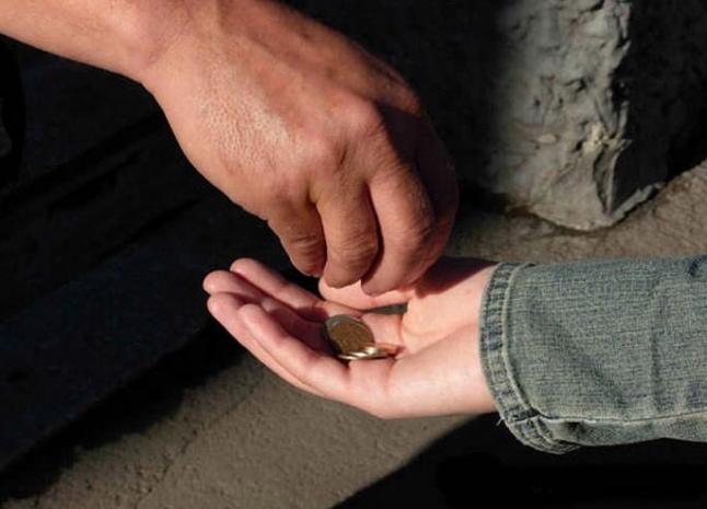 Людей с инвалидностью заставляли попрошайничать в Актау