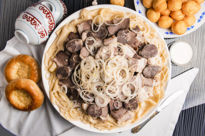 Той на 100 человек остановили в Арыси