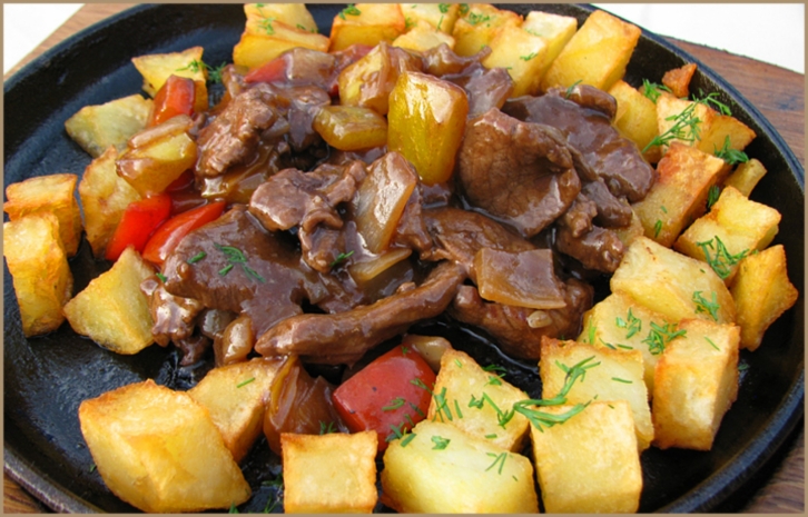 Бедные и богатые казахстанцы стали меньше есть картофеля и мяса