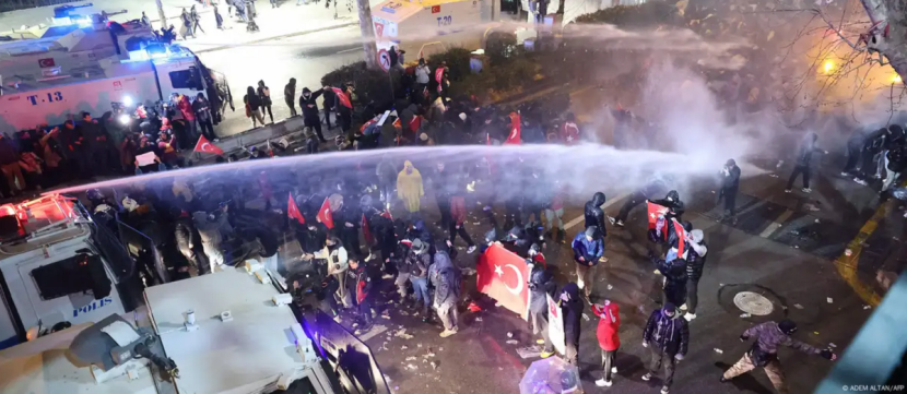 В Турции задержаны еще 323 участника протестов