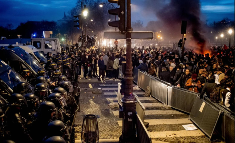 Протесты против пенсионной реформы не утихают во Франции