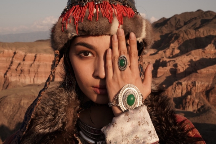 «Должны выходить замуж только за казахов» – почему Токтар Сериков ревнует казашек