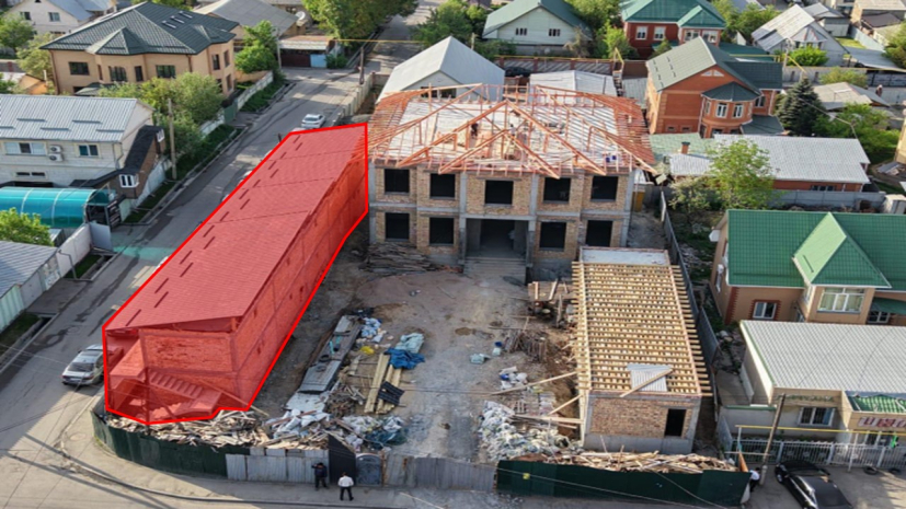 В Алматы сносят крупный незаконный объект