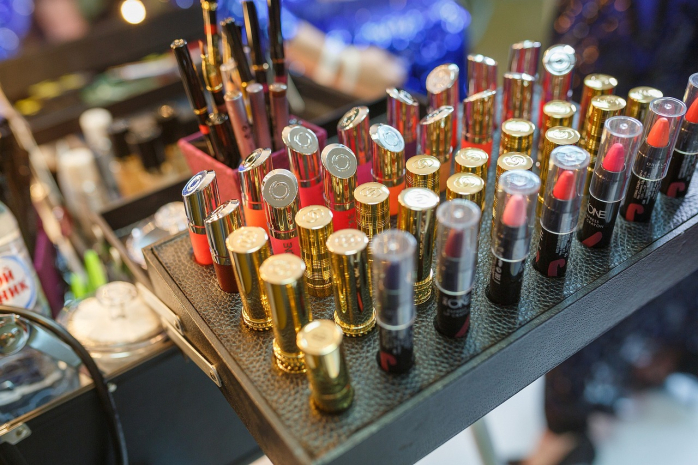 Какие добавки делают опасной губную помаду – эксперт